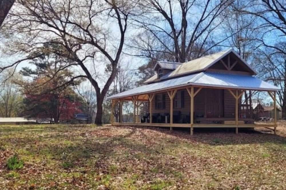 Clarksville Cabin | Wonderful cabin with WiFi and AC in marvelous Clarksville