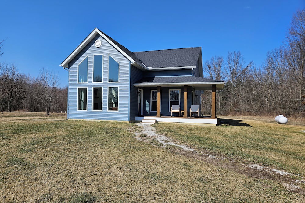Kilbourne Other | Charming 2-bedroom secluded house in Sunbury with WiFi, AC 7 acres