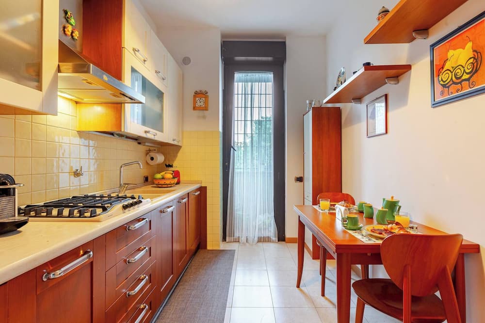 Quartiere XX Ardeatino Apartment | Cozy Eur Apartment with Central Location & Wi-Fi
