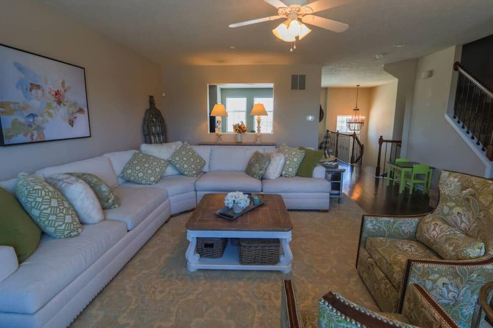 Woodmere House | Charming 3-bedroom house in delightful Pepper Pike with WiFi, High End FINISHES