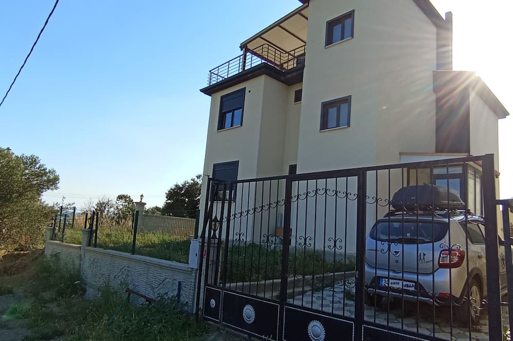 Pelitkoy Villa | villa in wonderful Burhaniye Pelitköy with WiFi fitness room free auto parking.