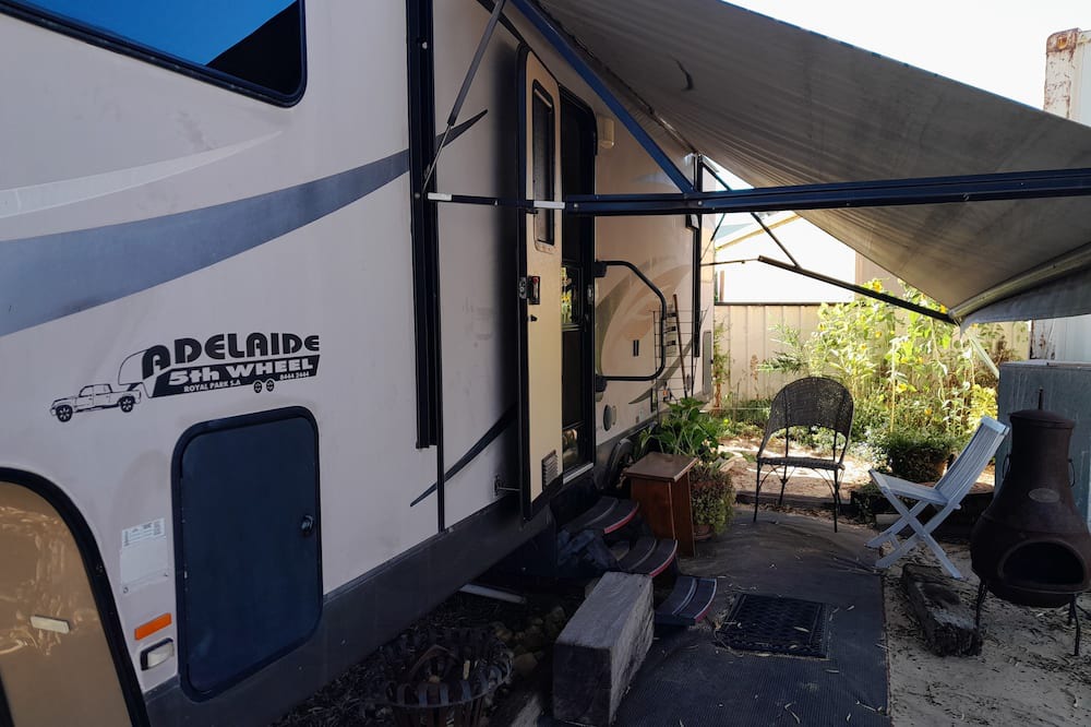 Tatiara House | Caravan large kitchen shower toilet fridge airconditioned washing machine