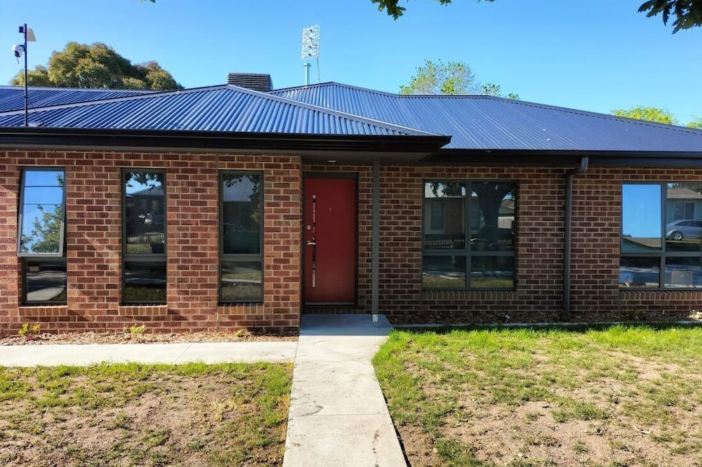 Norlane House | Modern Unit close to shops and services, public transport, the waterfront etc