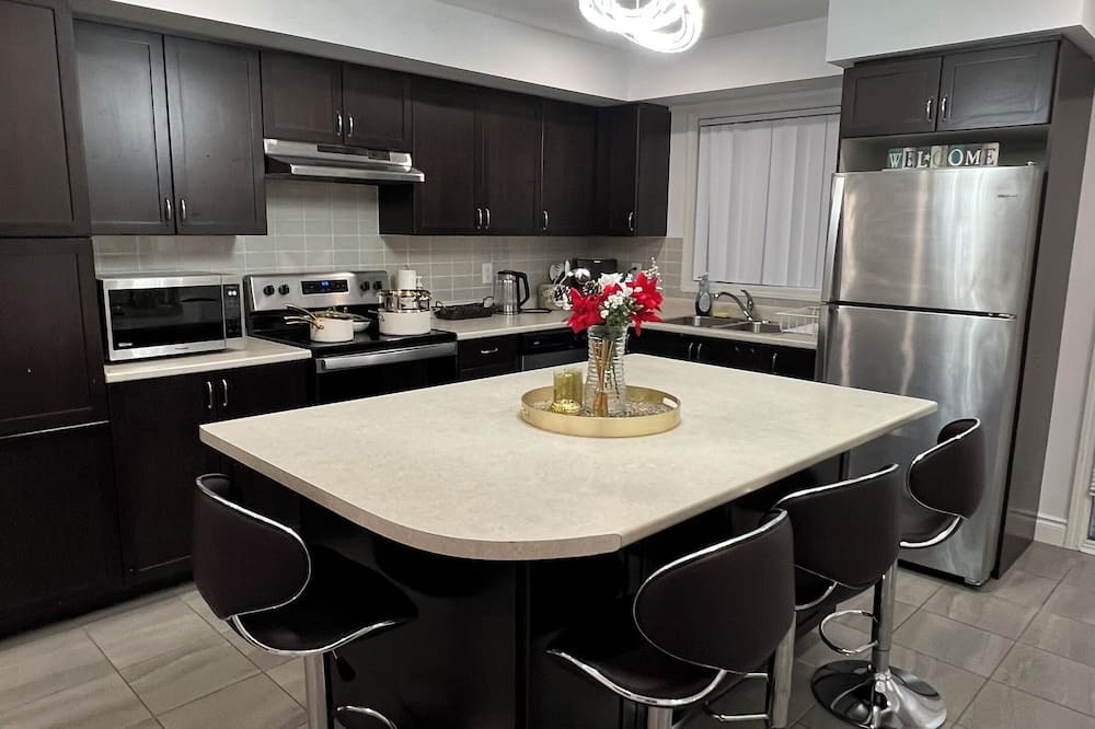 Brampton House | Entire 3-bedroom house - Prime location!