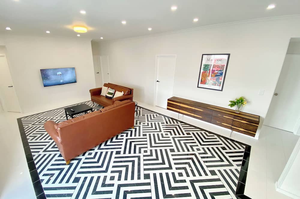 Mangere House | 6mins to airport. Large Family House.