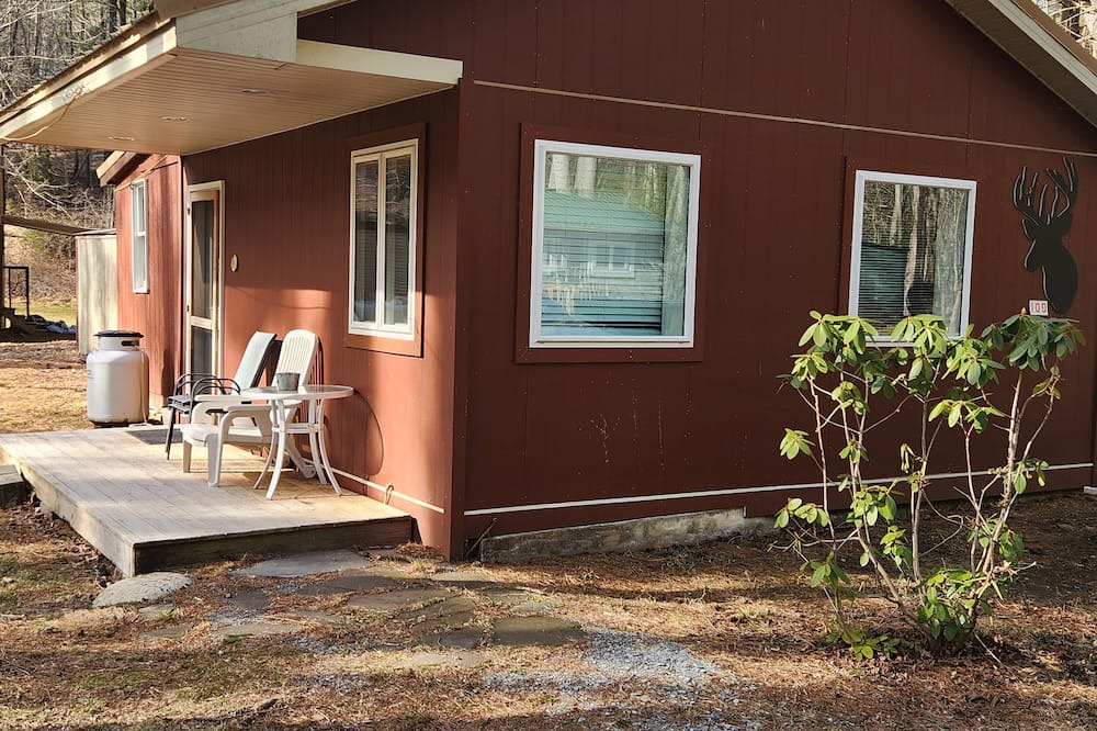 Antes Fort Cabin | Deer Charming 2-bedroom Fly Fishing cabin with WiFi, AC in Waterville, PA