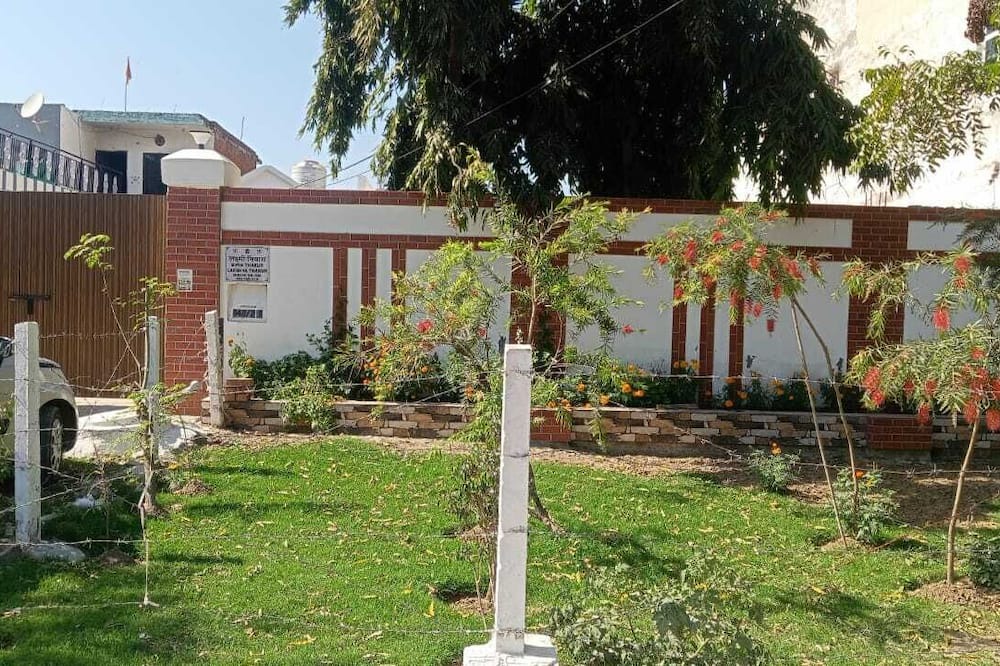 Faridabad Villa | 2-bedroom villa in welcoming Faridabad with WiFi, AC, badminton court within.