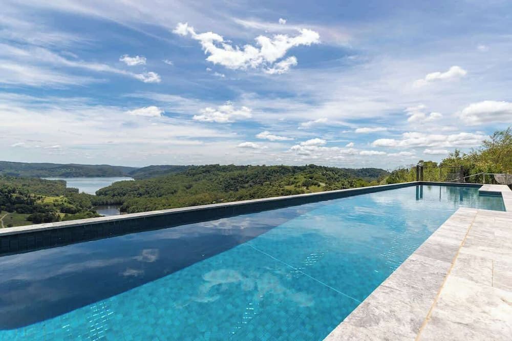 Balmoral Ridge House | Peaceful Hinterland Haven with Panoramic Views