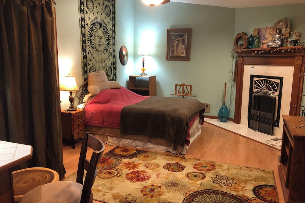 Patchogue House | Studio in Cool Patchogue Village