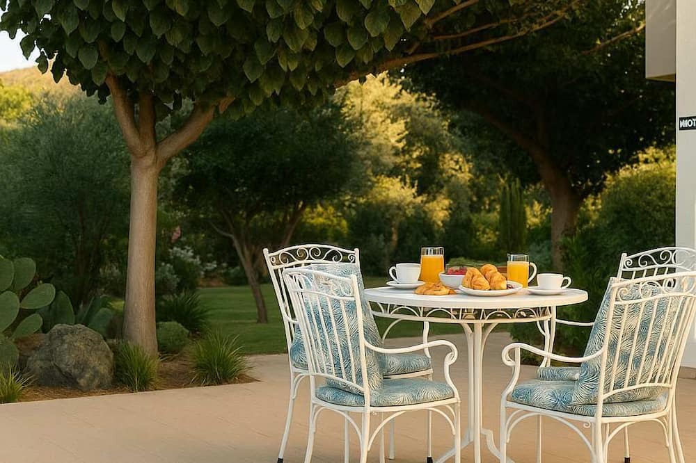 Gialos Condo | Mear Family Escape - Summer Cretan Getaway