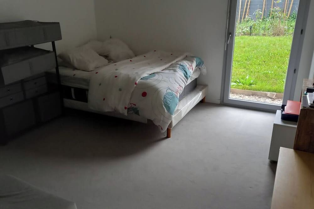 Villepinte Apartment | Room in a shared apartment