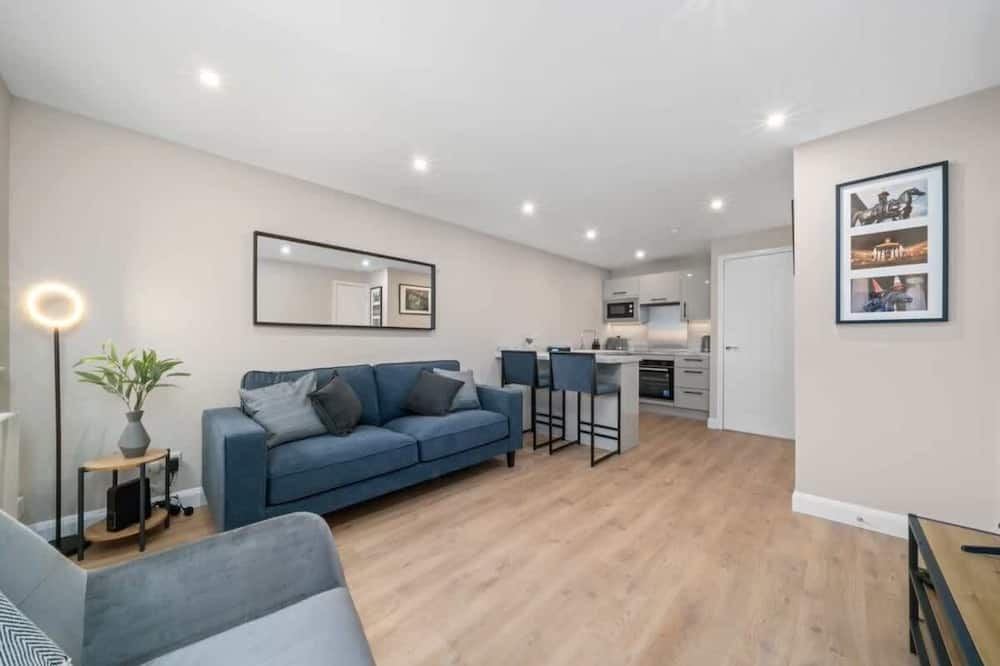 Hogganfield Apartment | Stylish 2 Bed Property with Free Parking