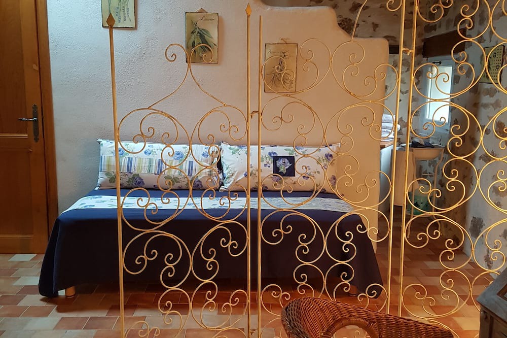 Compregnac Bed & Breakfast | LA TERRASSE DE PEYRE room "La Provençale