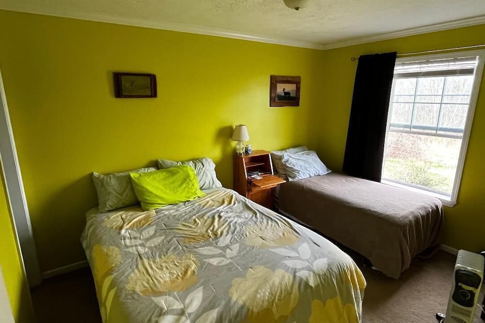 Singers Glen Bed & Breakfast | Country living close to Harrisonburg. No neighbors, nice big wooded lot