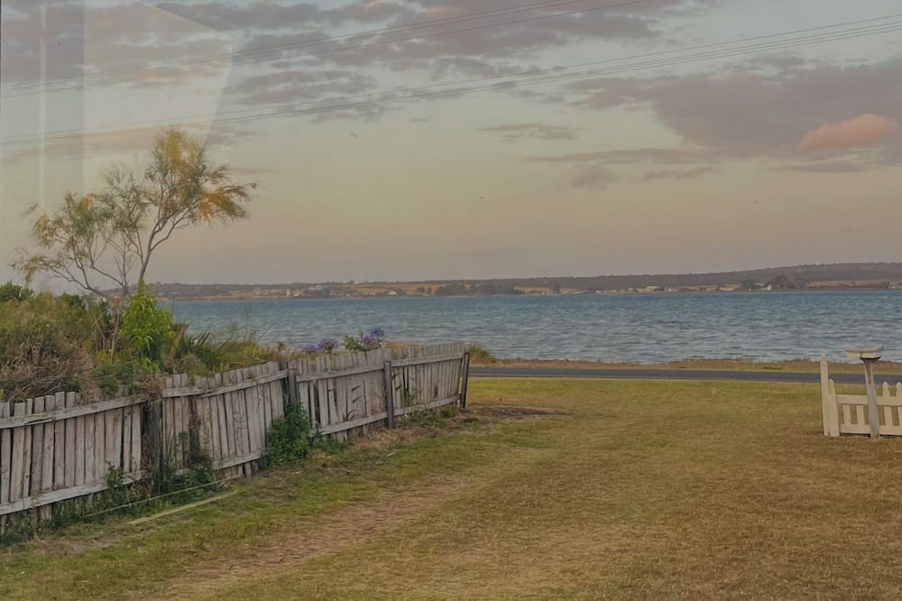Kelso House | Stunning kanamaluka/Tamar River at your doorstep