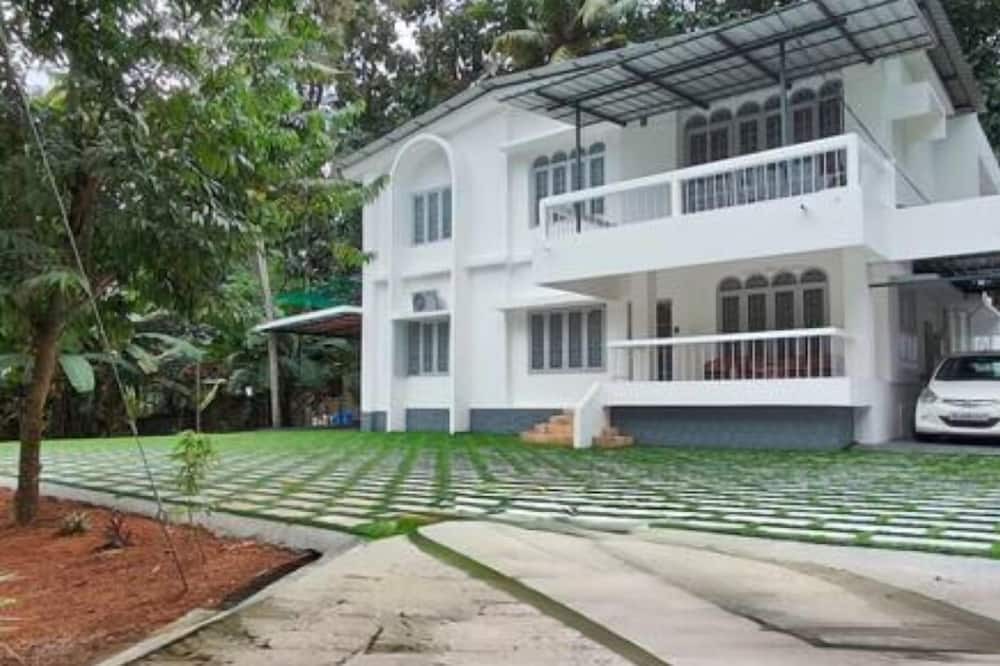 Kottayam House | Genesis Spaces Upper AC 2 guests