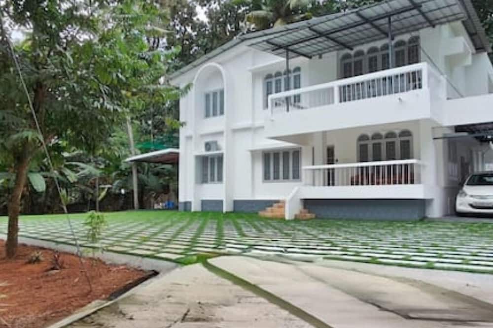 Kottayam House | Genesis Spaces Upper AC 4 Guests