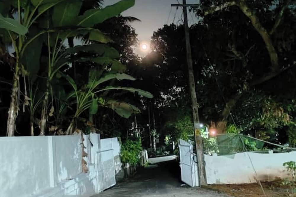 Kottayam House | Genesis Spaces 12 guests, 6 bedrooms, 4 AC+ 2 non AC bedrooms