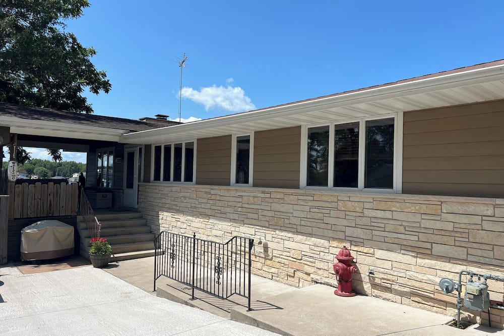 Winneconne House | EAA Week 3-bedroom Lake House in beautiful Winneconne
