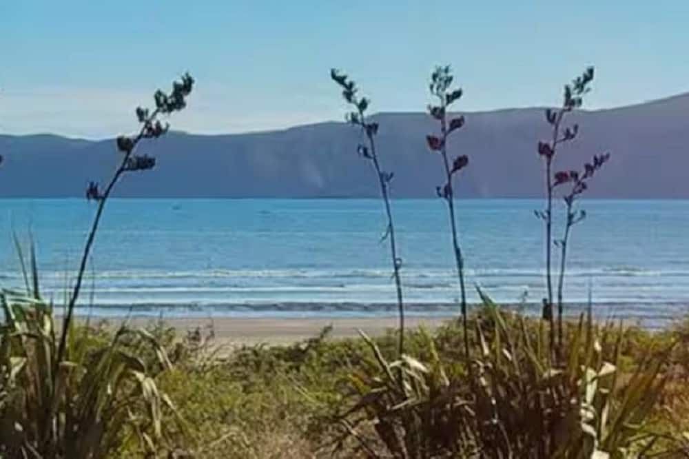 Paraparaumu Apartment | Paraparaumu Beach Hideaway