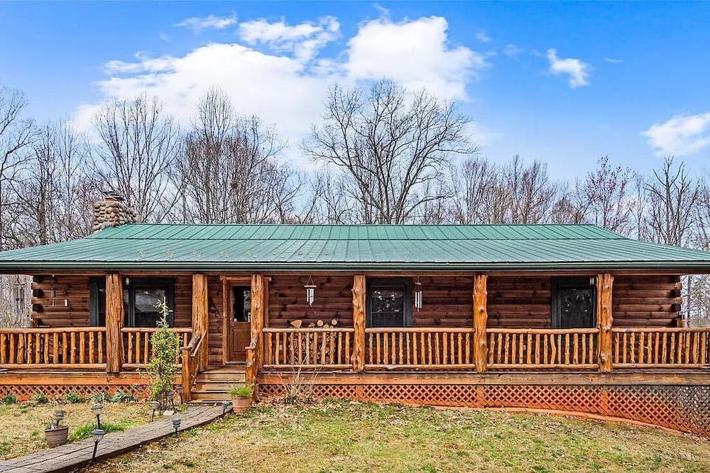 Oakpark Cabin | Breathe deep, stay cozy — spacious log cabin living on 30 acres in Aroda, VA