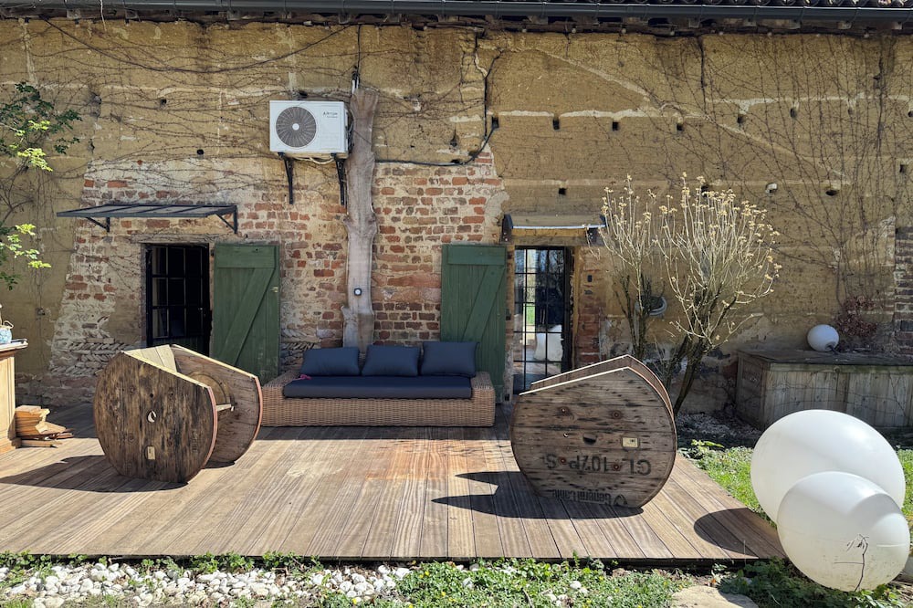 Biziat House | LES MAHOLIERES, Charming house with outdoor jacuzzi
