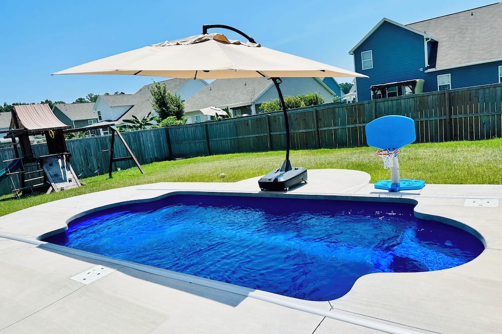 Moncks Corner House | Amazing 3-bedroom house in convenient Moncks Corner with private in-ground pool!