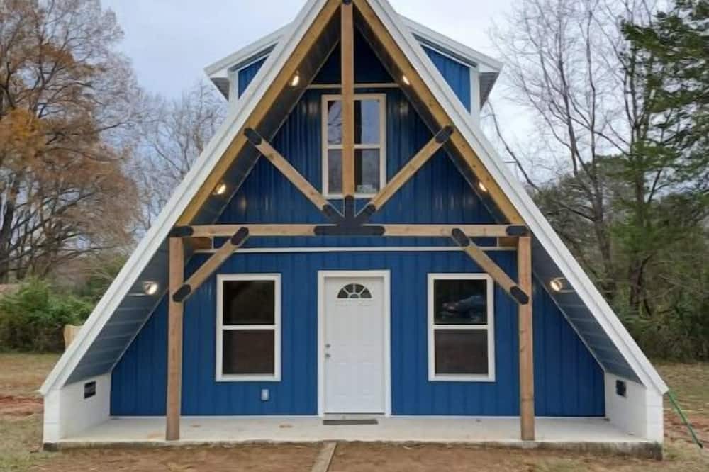 Clarksville House | Cedar Grove Rental A-frame