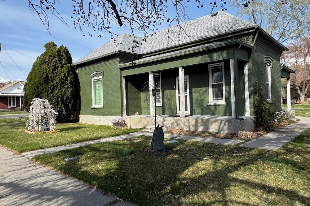 American Fork House | Charming 2-bedroom house with AC, WiFi in wonderful American Fork