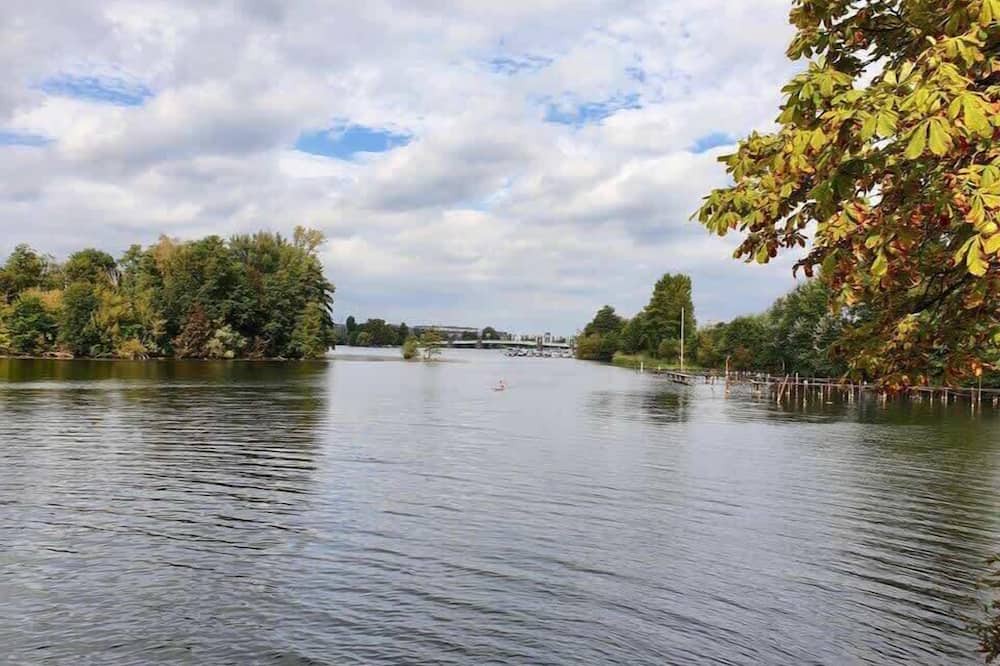 Hakenfelde Condo | Eiswerder - Inselwohnung in der Havel mit Balkon