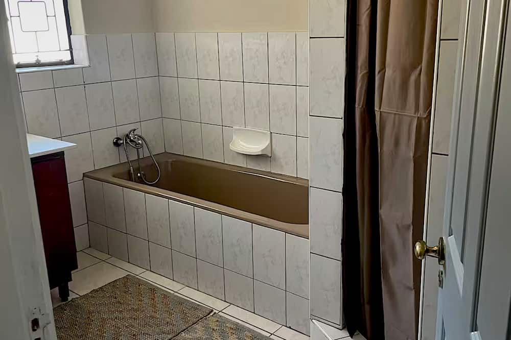 Port Elizabeth House | Charming 4-bedroom house with AC, WiFi in superb Gqeberha