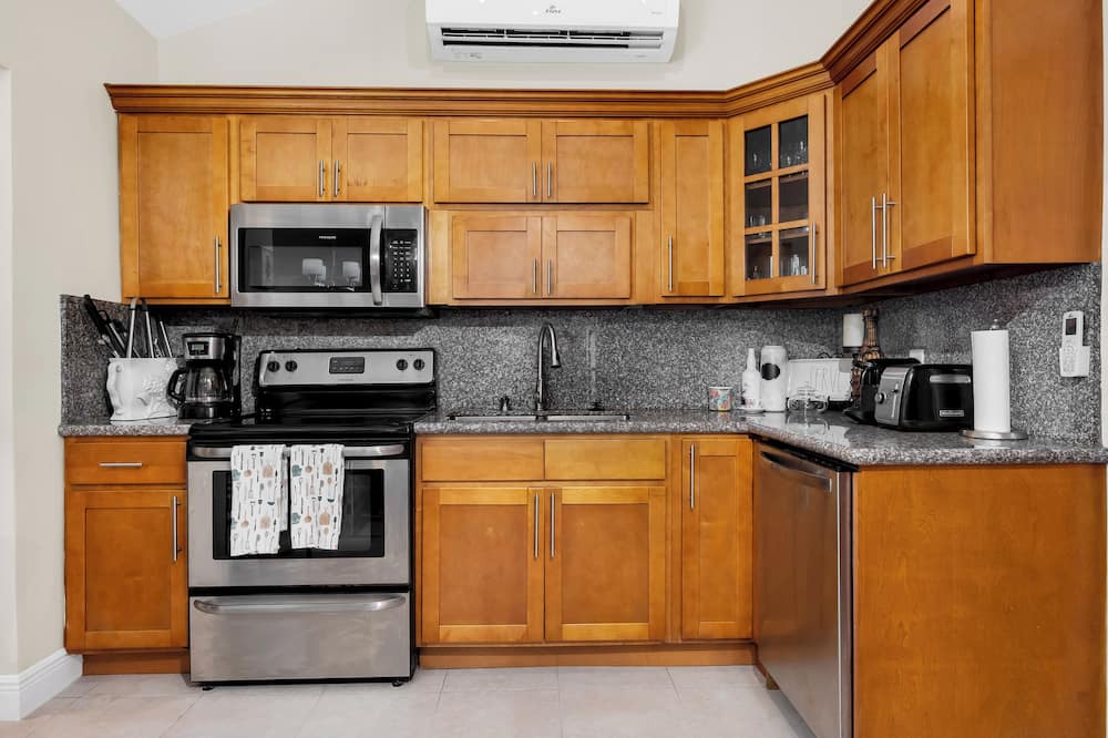 Juba Sound Cottage | Hilltop Cottage!