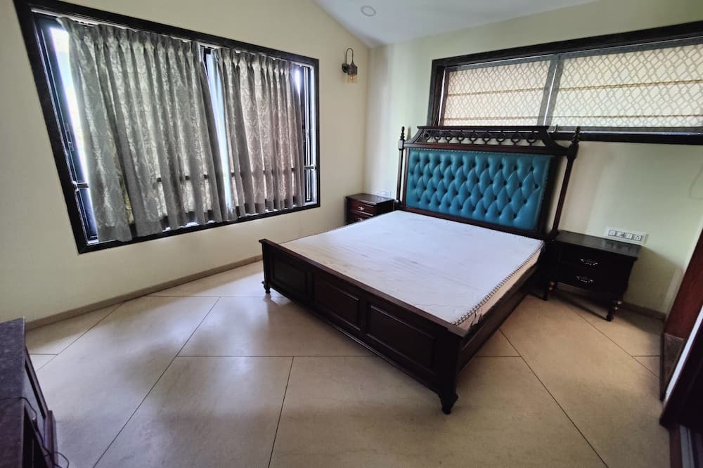 Kune N.m. Villa | Pine Estate, Lonavala by Ebony Stays – 4BHK Villa with Pool & Mountain Views