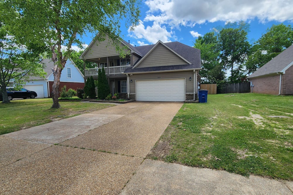 Olive Branch House | 6 Bedroom Home w/POOL in Desirable Olive Branch Suburb Near Stateline