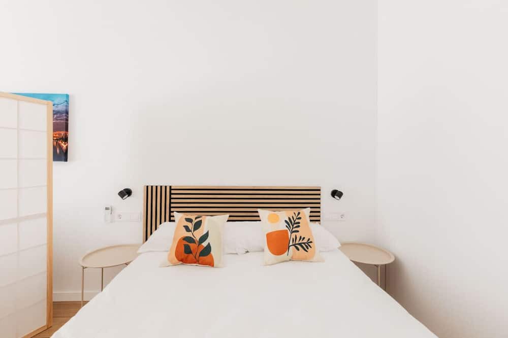 Jesus Apartment | Stylish Studio with Easy Access to Valencia's Best