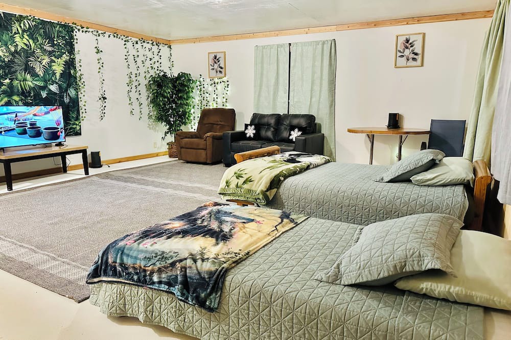 Cottonwood Apartment | #2 Relaxing Rustic Retreat studio on 21 acres in Cottonwood WiFi, AC, Yoga room