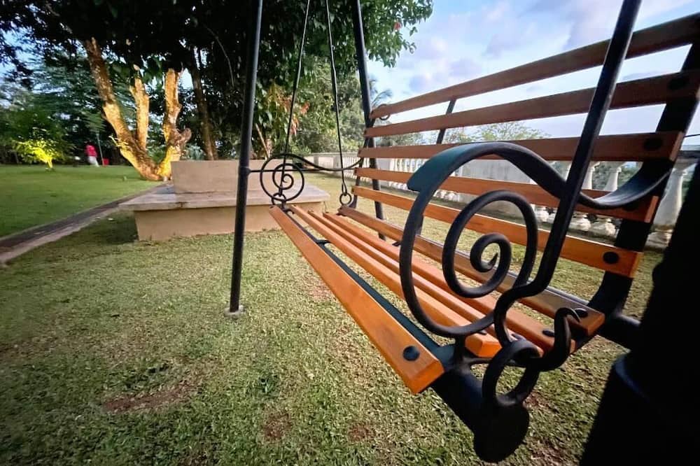 Yatinuwara House | Soothing Homestay with AC in Polgahamulla