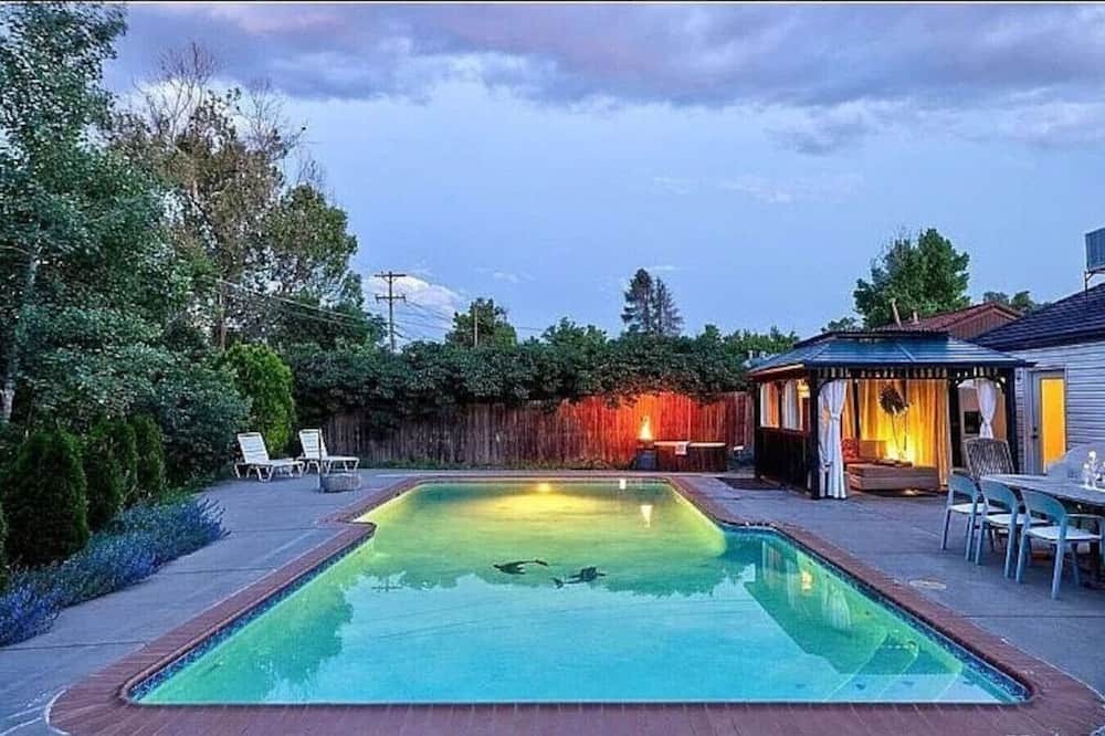University Hills House | Petals at Casa Glencoe - Heated Pool!