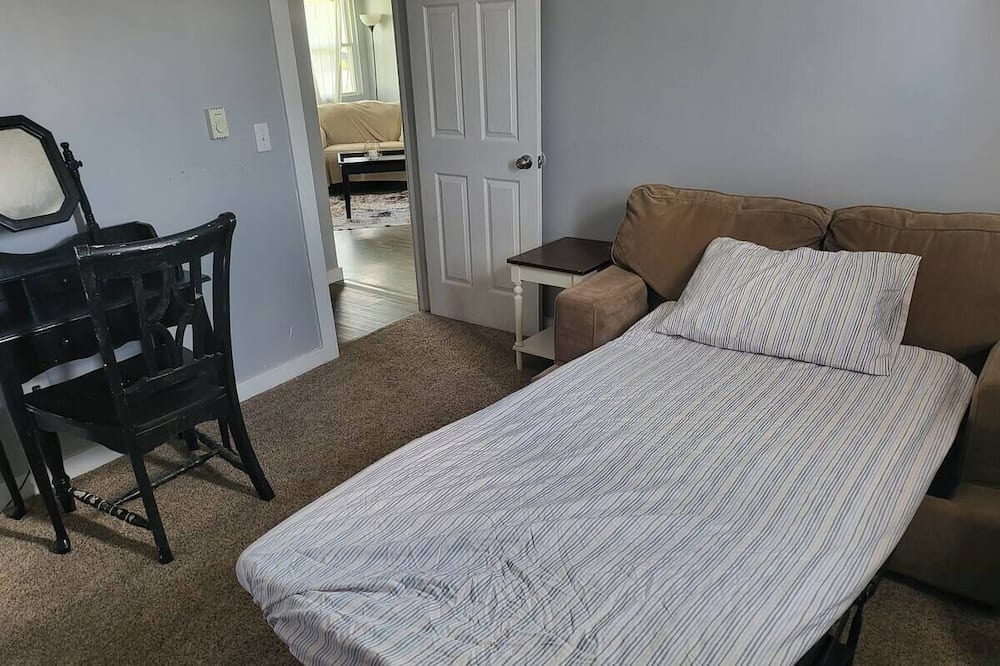 Martinsville Apartment | Pet Friendly apt Near WEC and Roberts Center
