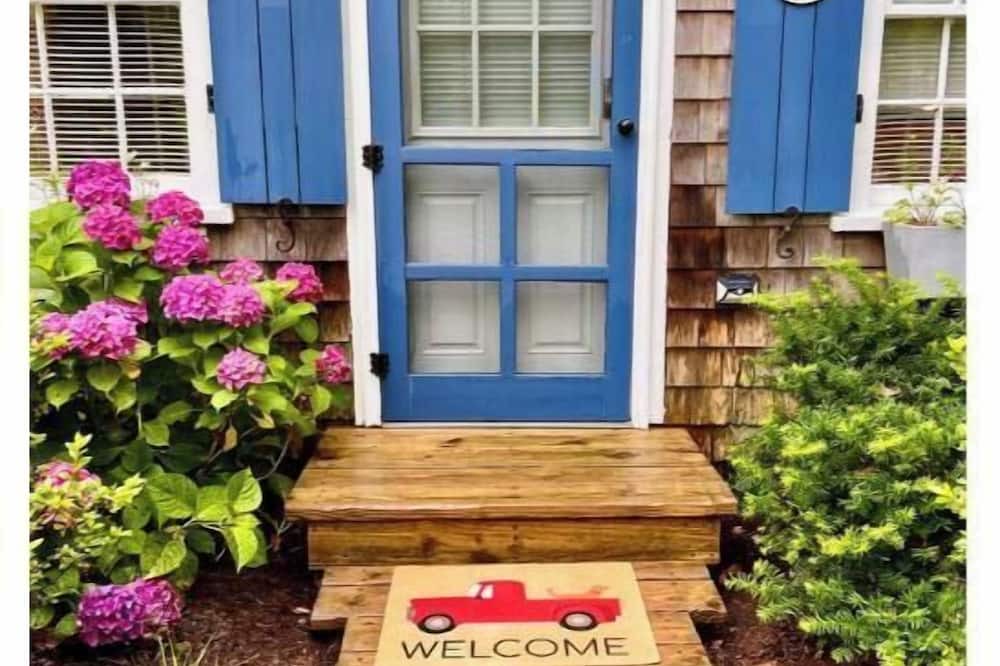 East Falmouth Cottage | Summer Cottage