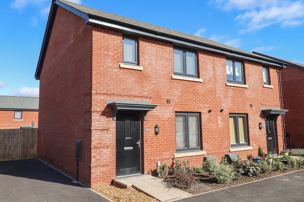 Topsham House | 20 MARINE DRIVE, pet friendly, character holiday cottage in Topsham