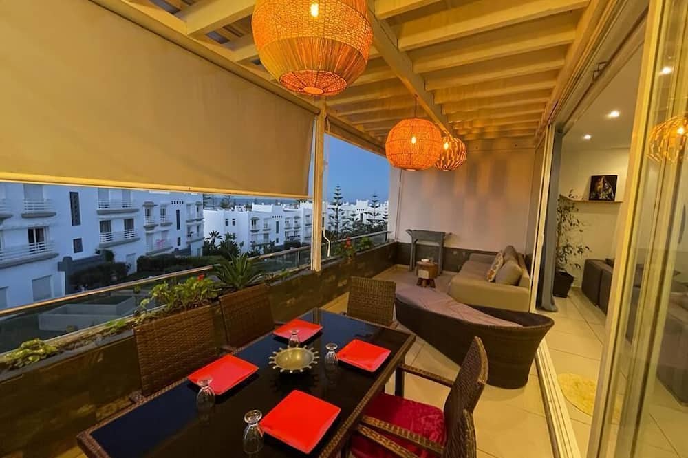 Tamariss Apartment | Lovely apartment with sea view, pool and garden