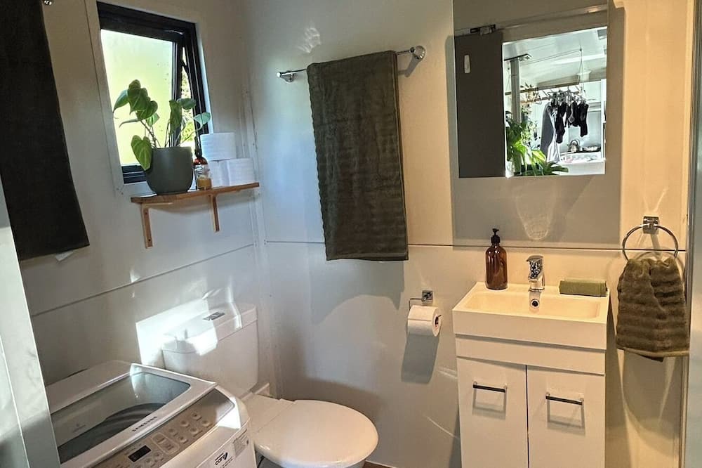 Omanawa House | Tiny Home Bush Escape - Omanawa