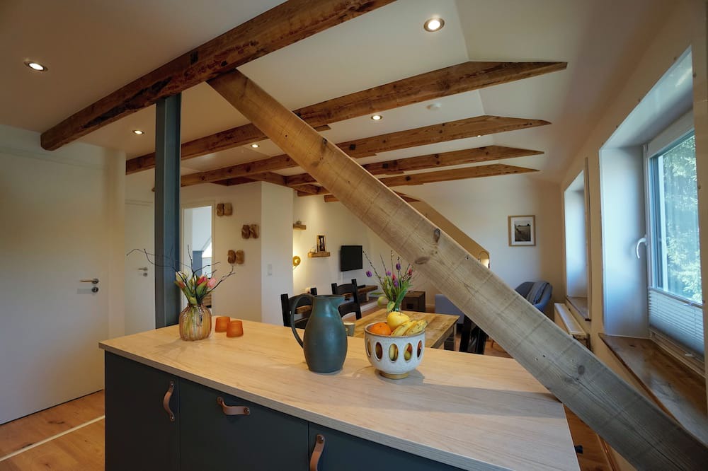 Juebek Apartment | Relaxing in the Raabennest: Young living in the old village in Jübek