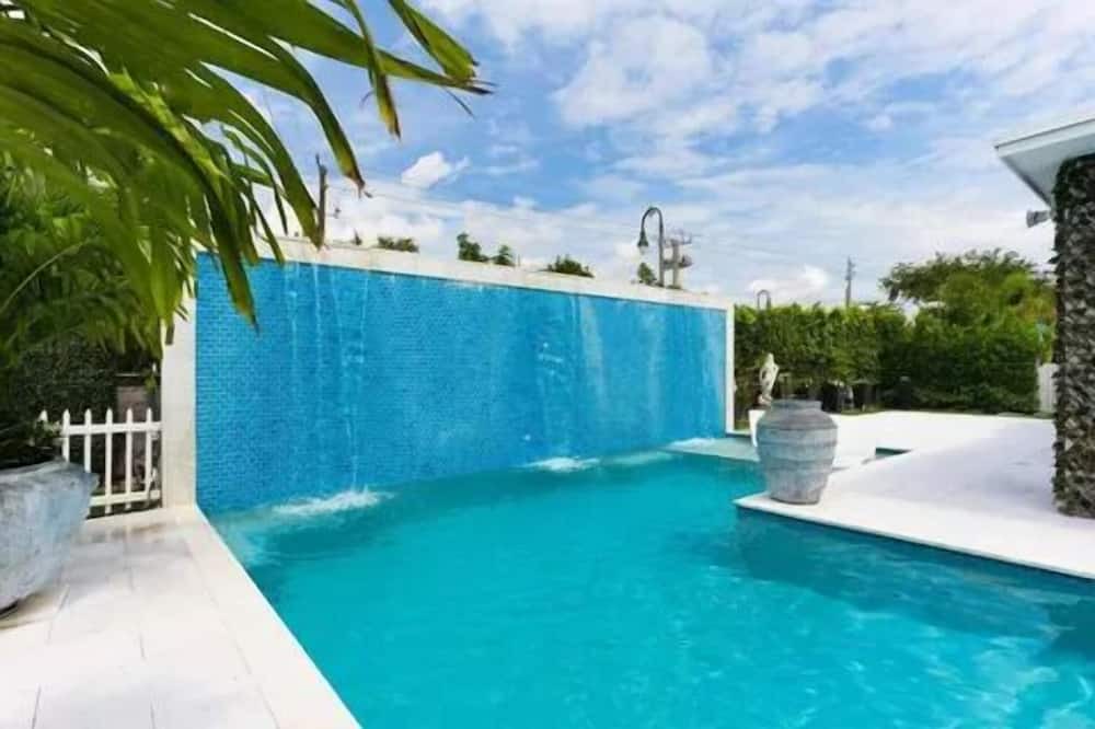 Southside House | Brand-New Listing – Be Among the First to Stay in the Heart of SoSo! Sleeps 6