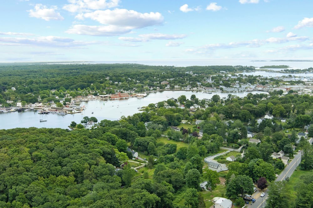 West Mystic House | Cozy 1-bedroom house within walking distance to Downtown Mystic!