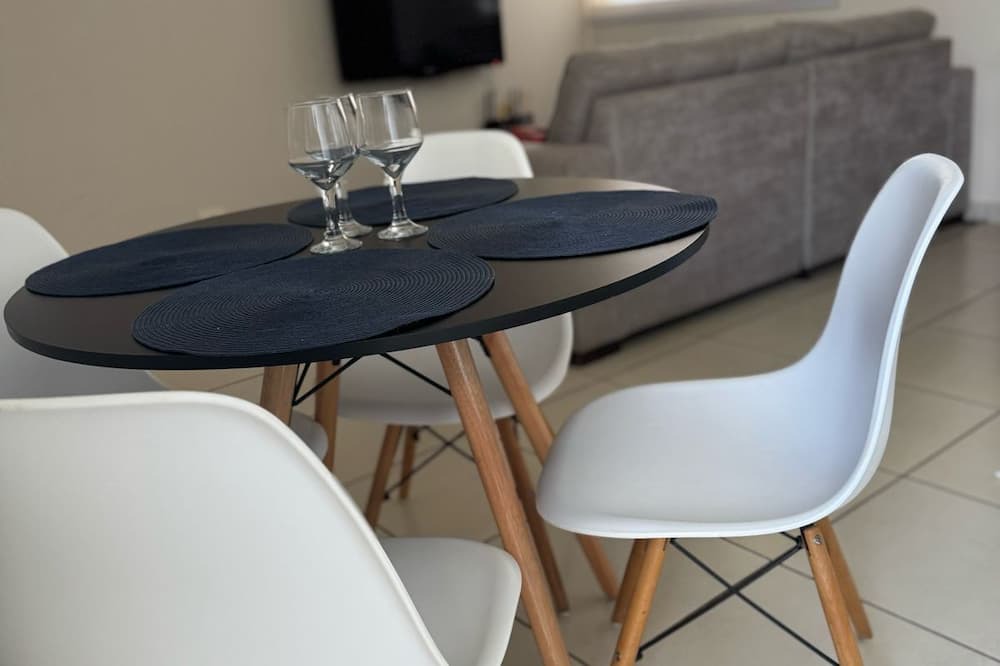 Maringa Apartment | Cozy apartment close to Catuai, UEM, Vivaro and Lebloc shopping malls.
