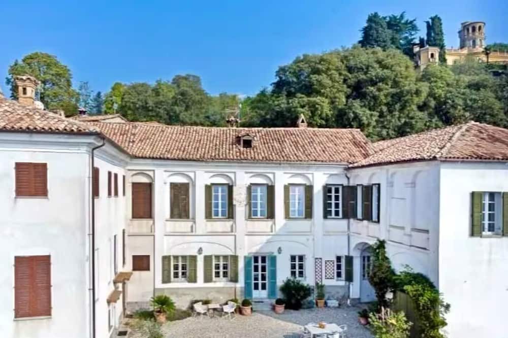 Villadeati House | Romantic country estate in Piedmont near Turin/Milan like something out of a Hollywood movie