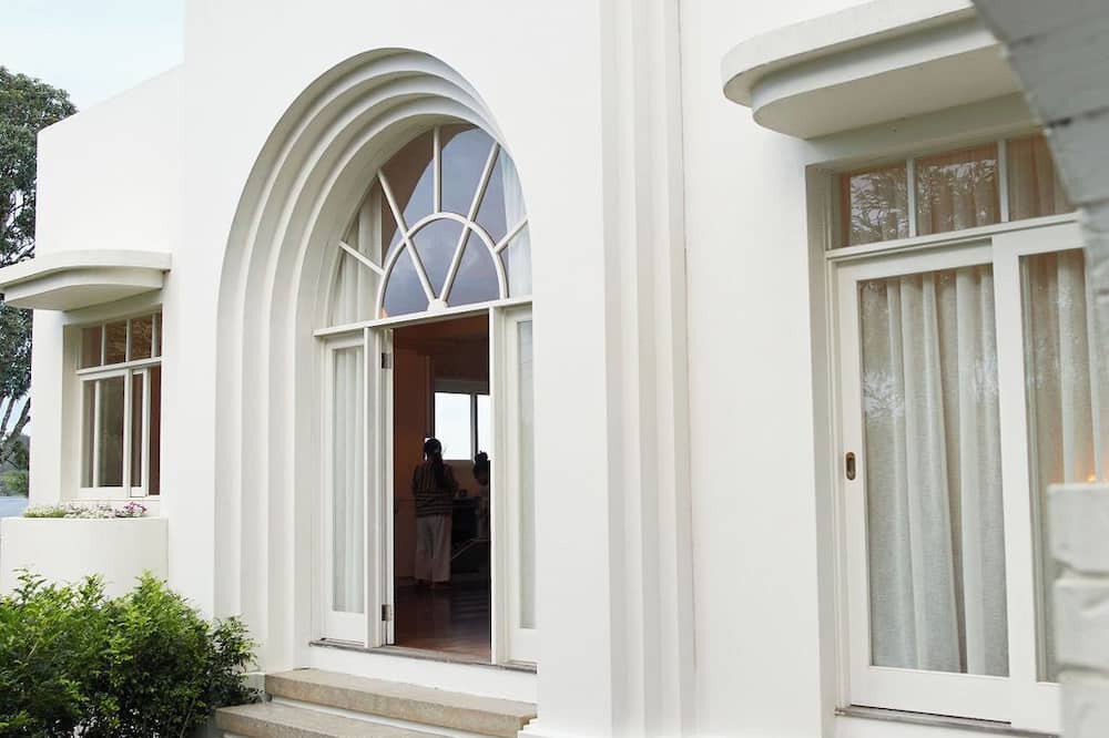 Murwillumbah House | Cosy & Stylish Art Deco Inspired Home in the Heart of Murwillumbah!