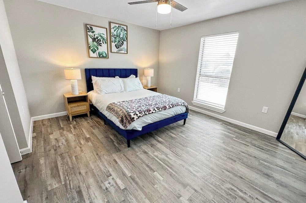 Addison Apartment | 2104 · Cozy Addison Apt, Free Park Wi-Fi, Pool & Gym